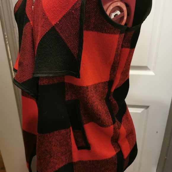 Vest - Picture 2 of 5